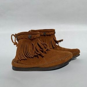 Minnetonka Shoes - Minnetonka High Top Back Zip Boot Brown Size 6 Minnetonka Shoes - Minnetonka High Top Back Zip Boot Brown Size 6